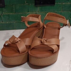 Universal Thread Tan Sandals with Platform Sole